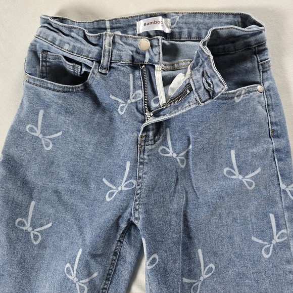 BAMBOO▪️Light Wash Straight Leg Jeans with Bow Design - Picture 7 of 9